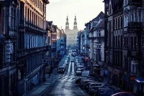 德国总统请求波兰原谅,为什么二战已经过去了这么久德国还这么自责?