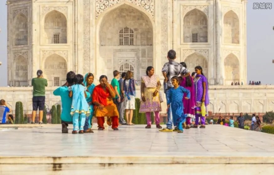 印度男子娶39个妻子同居 没想到竟和教派有关！