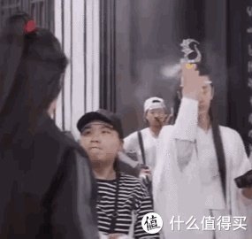 如何在夏天白成一道光？你需要的不仅是防晒霜，这些东西也全部要备上！