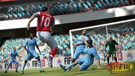 《FIFA 13》简瞻 卯足劲迎战实况足球