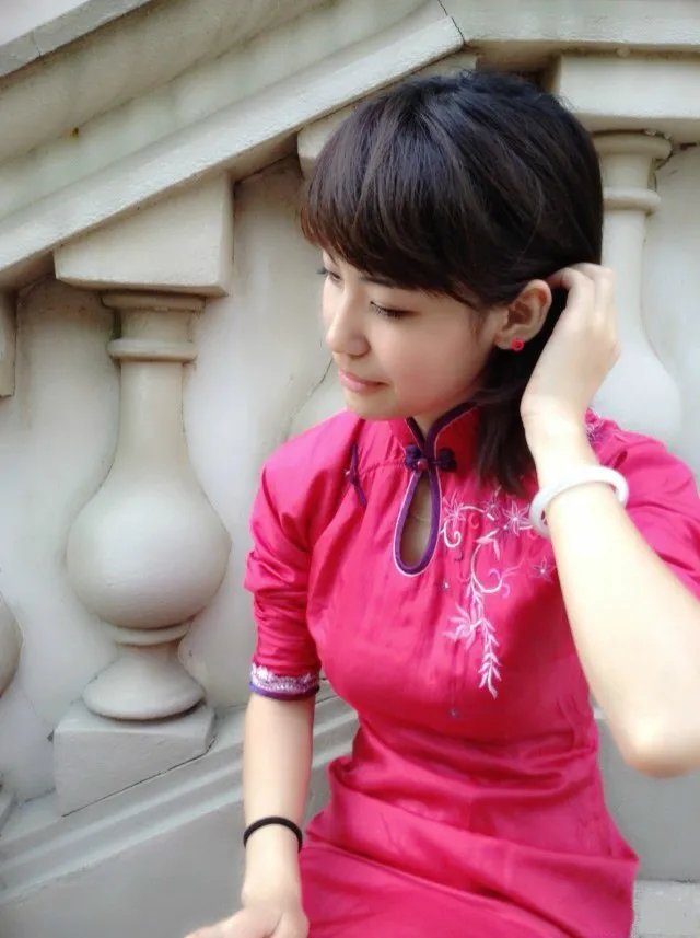 51游戏社区美女主播：她是豆子 霸气侧漏