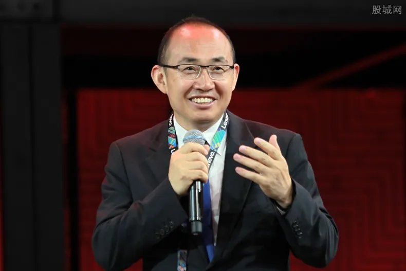 潘石屹有多少个亿？其个人资料简介及图片引关注