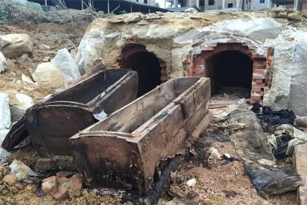 明代古墓女尸光鲜如活人，究竟是怎么回事？