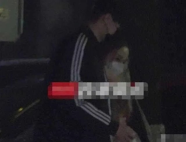 如何看待李小冉秒删微博这件事？