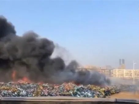 安徽合肥一共享单车堆放点发生火灾，现场情况如何？