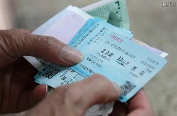 铁警捣毁制假窝点 一共缴获2600余张假票