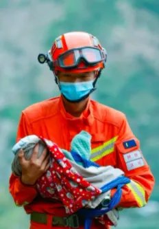 消防员为震区老乡手写感谢信!信中都写了什么?