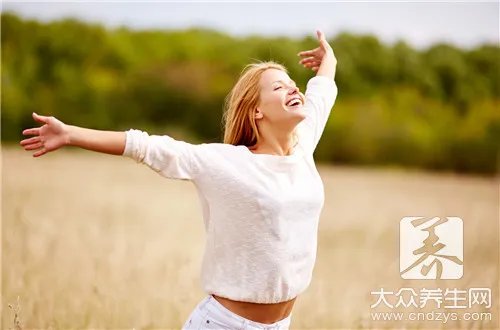  女生右眼跳是什么预兆