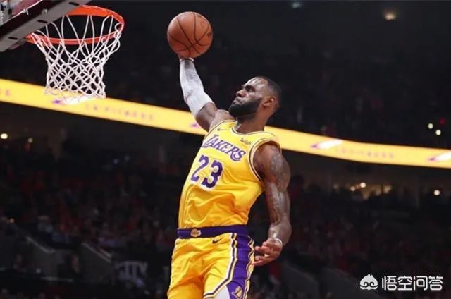 詹姆斯湖人首秀，30秒内两次“平框暴扣”，2万客场球迷为他欢呼，你如何评价？