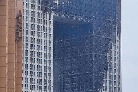 大连地标失火留黑色伤疤，给住户造成的损失该怎么办？