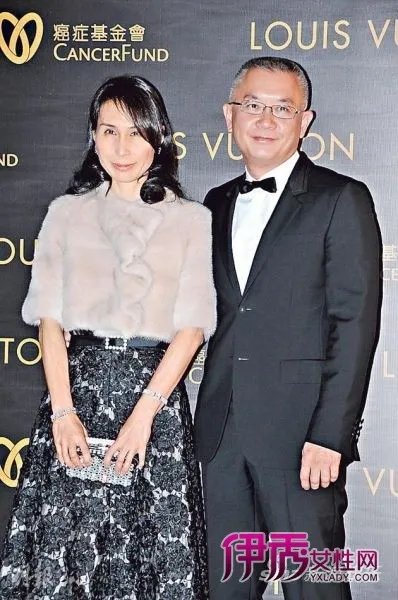 赵式芝杨如芯同性情侣扮贵族出席舞会(图)