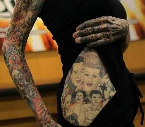 朱莉亚·吉娜斯私房照:刺青纹身第一人的背后令人唏嘘