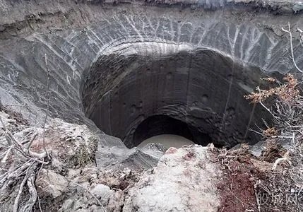 西伯利亚神秘巨洞 深不见底太可怕了