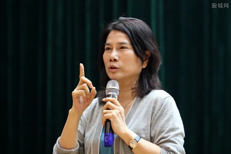 董明珠结了几次婚 格力董事长婚史揭秘