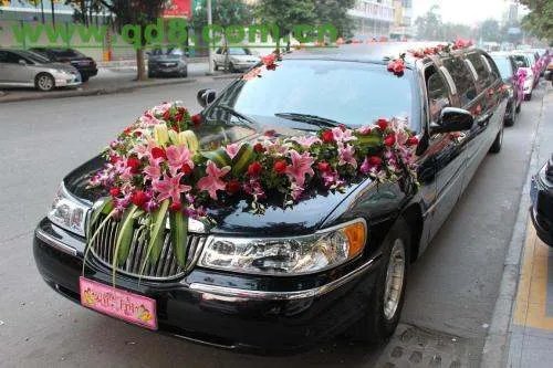 河南大爷大妈组团拦车要红包，现场情况如何？