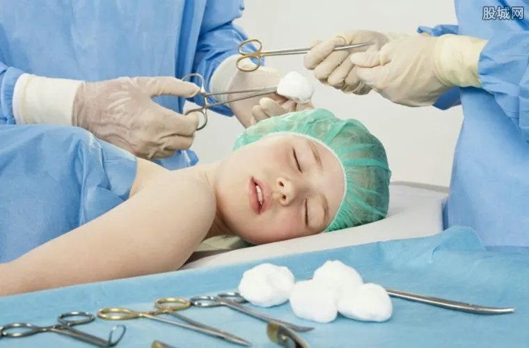 应聘模特被骗整形 被忽悠借贷7万整形后对方“消失”