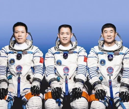 航天员用免洗洗发液洗头，他们为什么会用免洗洗发液洗头？